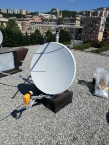 Impianto miscelato (digitale terrestre e satellitare) a Cornigliano - La parabola satellitare