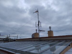 Ancoraggio palo di antenna con tiranti in nylon zona Sestri Ponente - 002
