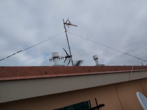 Ancoraggio palo di antenna con tiranti in nylon zona Sestri Ponente - 003